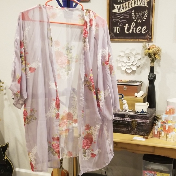 Tops - Floral kimono cardigan
